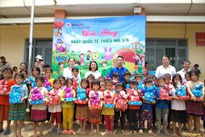 Công ty Điện lực Đắk Nông mang niềm vui đến với trẻ em vùng sâu, vùng xa