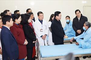 Chủ tịch nước thăm, động viên cán bộ y tế cơ sở tại Hà Nam