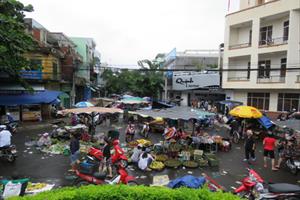 Phú Yên: Hàng trăm tiểu thương chợ TP. Tuy Hòa trốn lũ