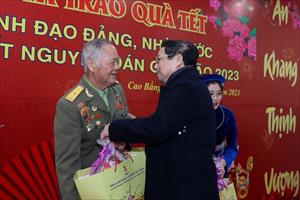 Thủ tướng thăm, chúc Tết đồng bào, chiến sĩ tại Cao Bằng