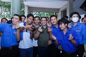 Thủ tướng tiếp xúc cử tri thanh niên, sinh viên, lao động trẻ