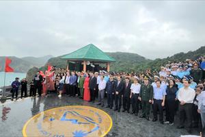 Chào cờ ở nơi đón ánh bình minh đầu tiên trên đất liền Việt Nam năm 2024