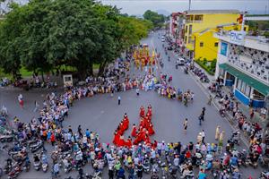 Lễ hội Quảng diễn đường phố thu hút hàng ngàn người tại Festival nghề truyền thống Huế