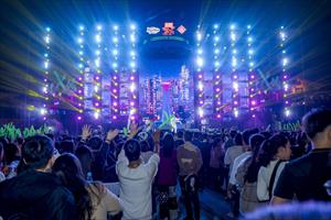 Hàng ngàn người dân Huế đổ về đêm nhạc hội Countdown chào đón năm mới 2024