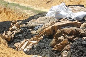 Khoảng 100 tấn chất thải rắn từ Formosa chôn ở trang trại