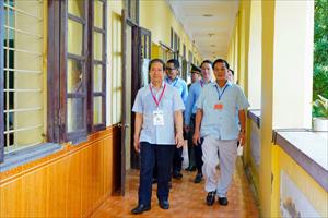Bộ trưởng Bộ GD-ĐT kiểm tra công tác coi thi tại Hải Phòng và Quảng Ninh