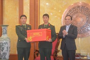 Phó Thủ tướng Trần Lưu Quang thăm và chúc Tết Trung đoàn 50