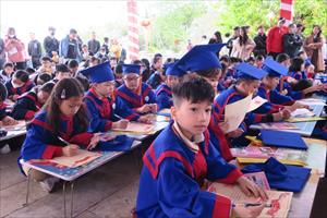 Gần 150 học sinh Hải Phòng khai bút đầu Xuân tại Vương triều nhà Mạc