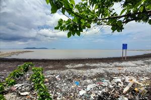 Rác thải nhựa gây ô nhiễm môi trường trong nuôi trồng thủy sản