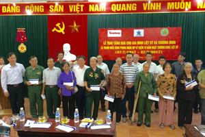 Tân Hiệp Phát thăm và tặng quà các gia đình liệt sỹ và thương binh tại Nghệ An, Hà Tĩnh
