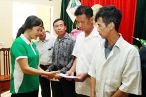 Vinamilk hỗ trợ 400 triệu đồng người dân vùng lũ Hà Nội