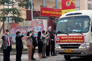 Những chuyến xe “Yêu thương” đưa công nhân Hà Nam về quê đón Tết