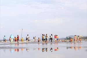Lượt khách du lịch đến Hà Tĩnh vượt 1 triệu trong 6 tháng đầu năm 