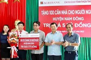 Agribank Thừa Thiên Huế trao tặng 100 ngôi nhà cho người nghèo vùng cao
