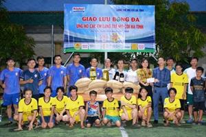 Giao lưu bóng đá thiện nguyện hỗ trợ các em mồ côi Hà Tĩnh hơn 25 triệu đồng