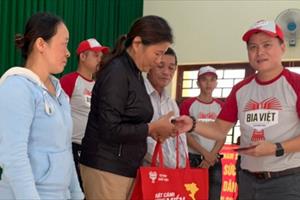 Heineken Việt Nam trao quà cứu trợ cho người dân Quảng Ngãi 