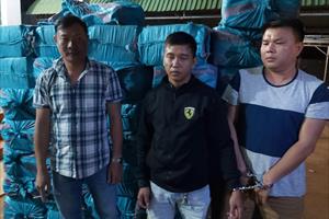 Đắk Lắk: Bắt giữ 3 đối tượng vận chuyển hơn 18.000 bao thuốc lá lậu 