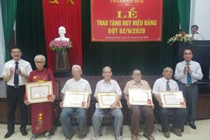 TT - Huế: 177 đảng viên được trao Huy hiệu Đảng trong dịp 2/9
