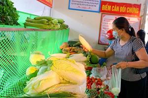Gian hàng “không người bán, vạn người mua” ở Hà Tĩnh