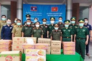 Quảng Nam tặng lương thực và trang thiết bị y tế cho lượng bảo vệ biên giới Sê Kông