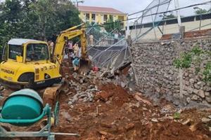 Đắk Nông: Sập bờ kè của Phòng CSGT, một công nhân tử vong