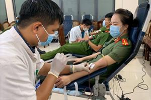 Hàng trăm Đoàn thanh niên Công an tỉnh Thừa Thiên - Huế tham gia hiến máu nhân đạo