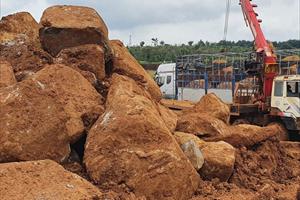 Đắk Nông: “Công trường” khai thác đá lậu nằm gần trụ sở UBND xã Nhân Đạo