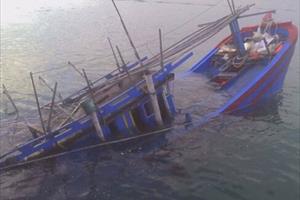 Phú Yên: Tìm kiếm 2 ngư dân mất tích khi bị tàu nước ngoài đâm chìm