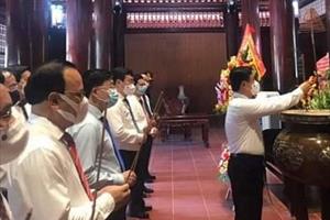 Dâng hương kỷ niệm 131 năm ngày sinh Chủ tịch Hồ Chí Minh