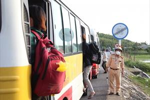 1.300 công dân từ miền Nam về qua địa bàn Hà Tĩnh được hỗ trợ vận chuyển bằng xe buýt