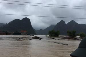 Tin 24/7: Miền Trung thiệt hại nặng do mưa lũ