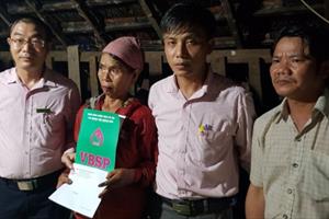 NHCSXH tỉnh Quảng Ngãi ủng hộ gia đình có người chết đuối do mưa lũ 