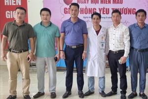 Câu lạc bộ Tennis báo chí Nghệ An tham gia hiến máu tình nguyện