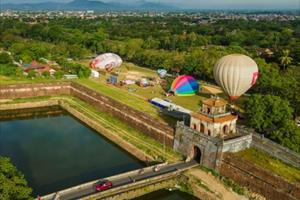  Người dân cố đô Huế thích thú với lễ hội khinh khí cầu