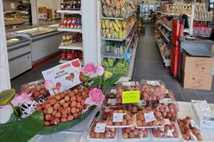 Vải thiều Việt giá 550.000 đồng/kg lên kệ siêu thị tại Hà Lan
