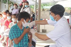 Huyện Bố Trạch triển khai tiêm vắc-xin phòng Covid-19 cho trẻ 5-11 tuổi