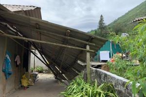 Lào Cai: 172 nhà bị tốc mái và 2 người bị thương sau mưa dông