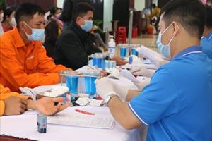 PC Đắk Nông: Cán bộ, công nhân viên tích cực tham gia “Tuần lễ hồng EVN” 