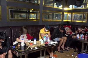 Quảng Nam phát hiện 40 nam nữ dương tính với ma túy trong quán karaoke