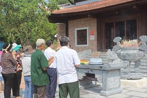 Thăm đền Chung Sơn, nơi thờ gia tiên Chủ tịch Hồ Chí Minh