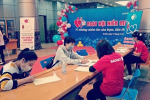 Tập đoàn Bảo Việt hiến 2.700 đơn vị máu cho người bệnh