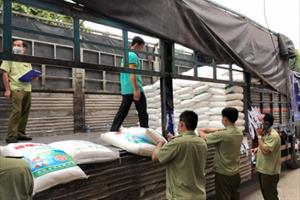 Tin PL: Tạm giữ 45 tấn bột ngọt in chữ Trung Quốc nghi nhập lậu