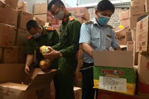 Phát hiện, thu giữ hơn 1.000 thùng bánh kẹo nhập lậu tại Hà Nội