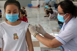 Nghệ An triển khai tiêm vắc xin phòng Covid-19 cho trẻ từ 12 đến 17 tuổi
