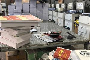 Hà Nội: 100.000 cuốn sách giáo khoa giả bị thu giữ