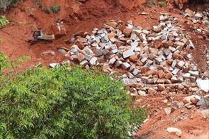 Xẻ đồi bạt núi khai thác khoáng sản trái phép tại xã Phi Tô: Chính quyền buông lỏng quản lý?