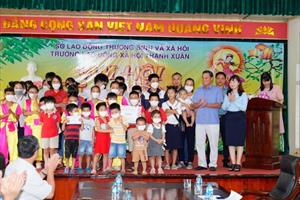 Hải Phòng trao nhiều phần quà cho trẻ em dịp Tết Trung thu 2022
