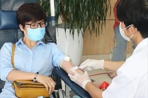 Tình nguyện viên tại Thừa Thiên - Huế tiếp tục hiến máu cứu người giữa đại dịch