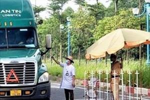 Đắk Nông: Lợi dụng xe chở hàng “luồng xanh”, tài xế chở người trái phép từ vùng dịch vào Gia Nghĩa