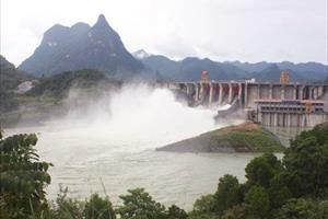 Nhà máy thủy điện Tuyên Quang mở thêm một cửa xả đáy